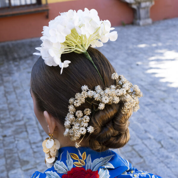 tres ramitos de paniculata en color dorado para peinado de flamenca