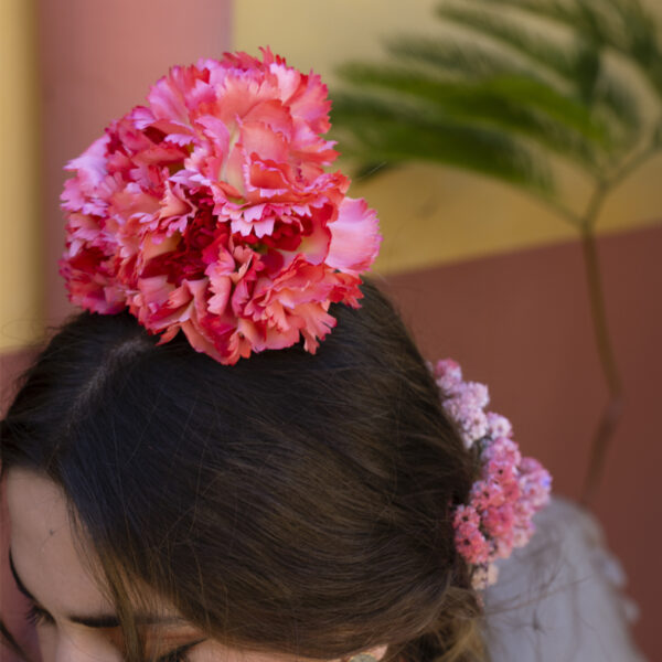 ramillete para flamenca 3 claveles de tono coral