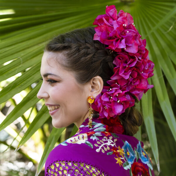 ramillete de flores de flamenca con buganvillas fucsias