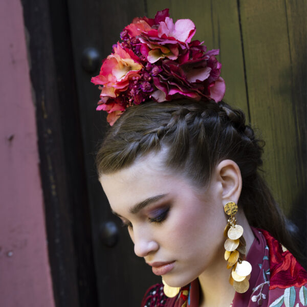 ramillete de flamenca con flores variadas en tonos buganvillas